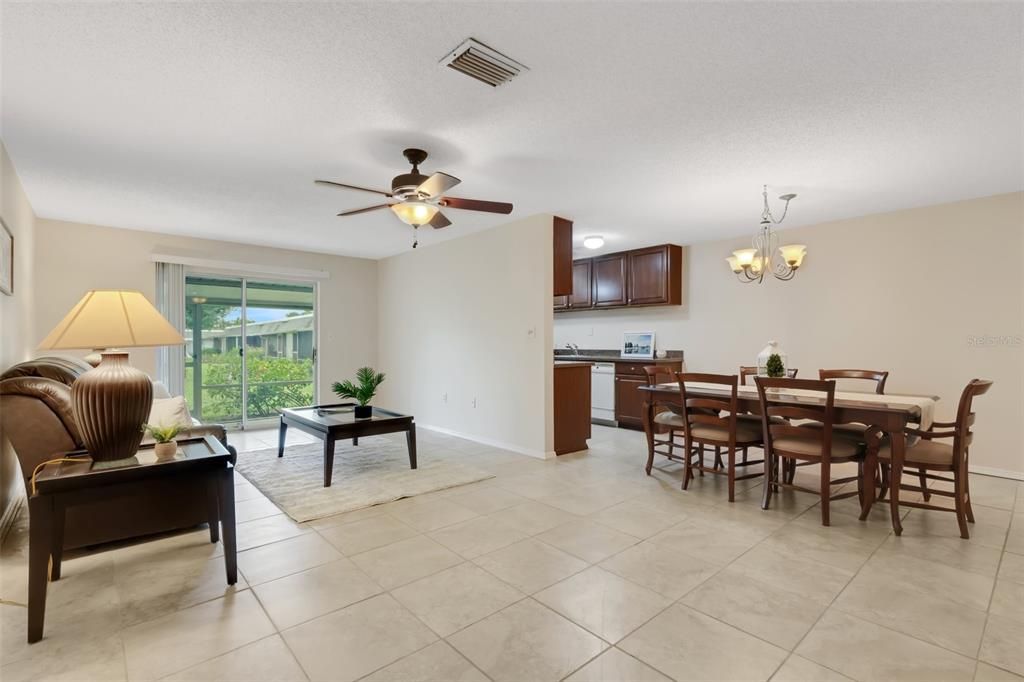 Activo con contrato: $175,000 (2 camas, 2 baños, 1206 Pies cuadrados)