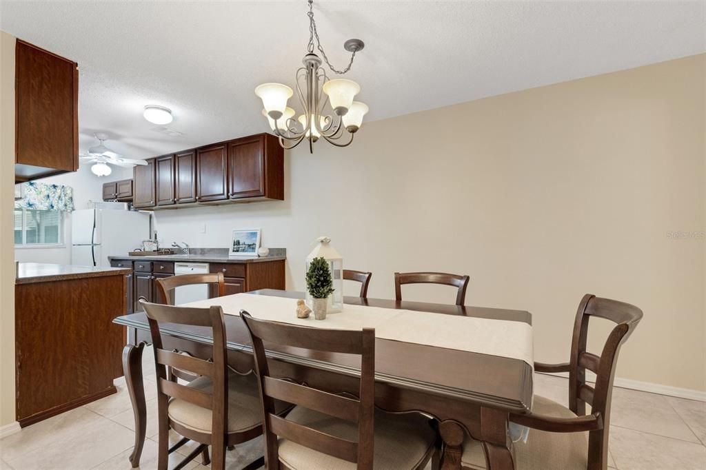 Activo con contrato: $175,000 (2 camas, 2 baños, 1206 Pies cuadrados)