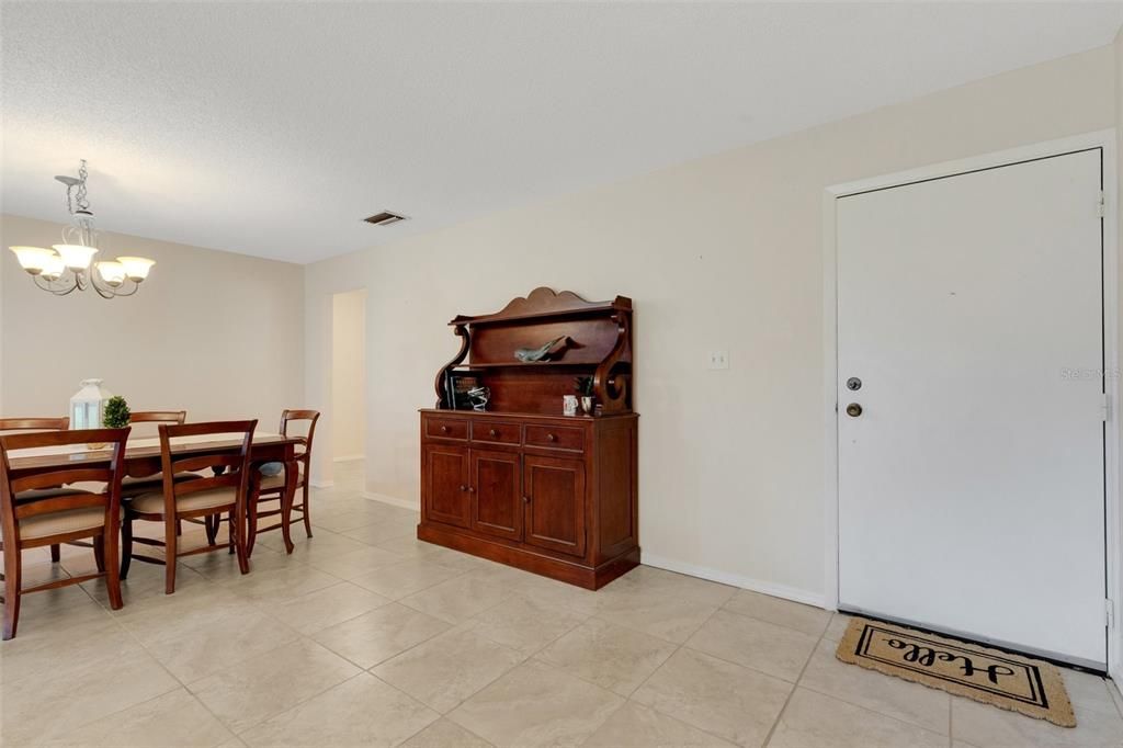 Activo con contrato: $175,000 (2 camas, 2 baños, 1206 Pies cuadrados)