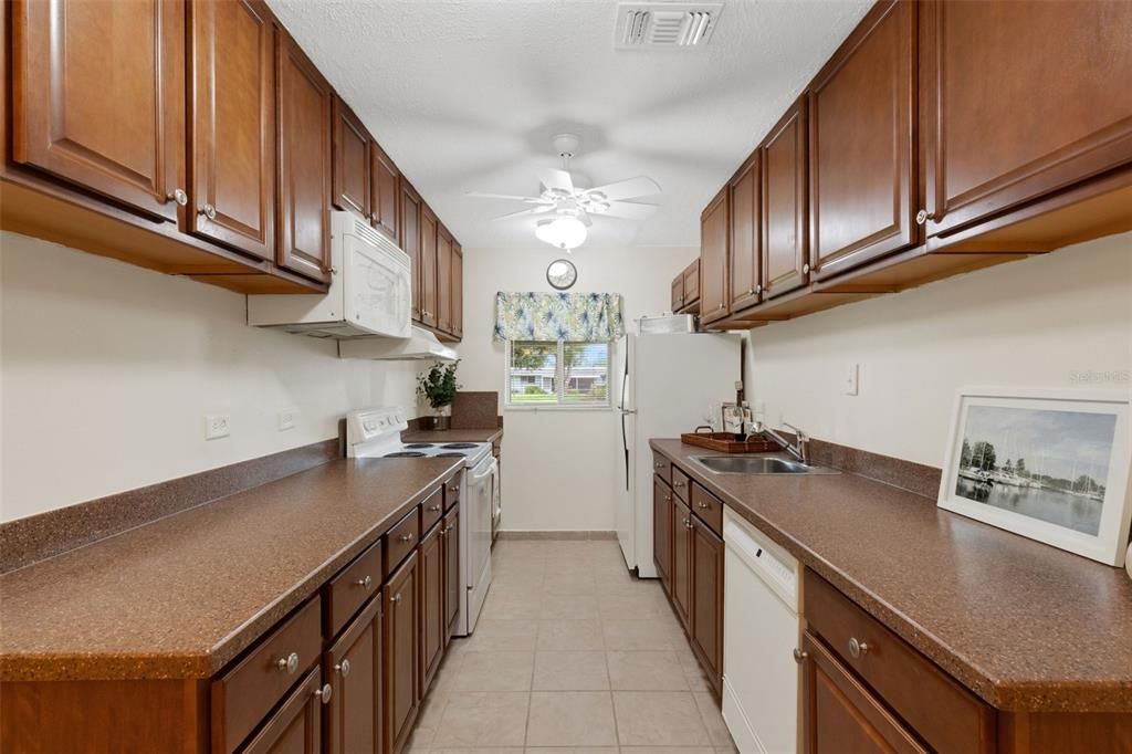 Activo con contrato: $175,000 (2 camas, 2 baños, 1206 Pies cuadrados)