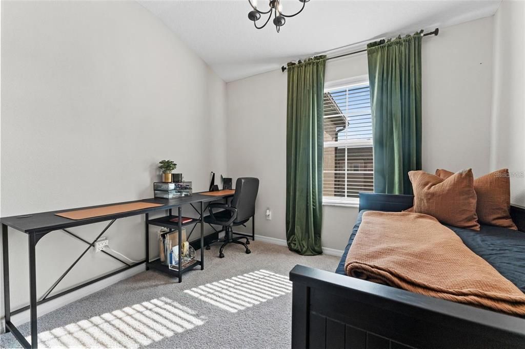 Под контрактом: $2,300 (3 спален, 2 ванн, 1865 Квадратных фут)