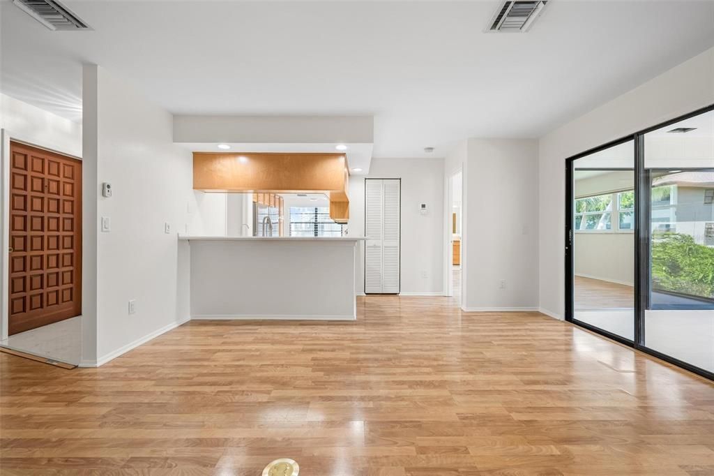 Activo con contrato: $589,000 (2 camas, 2 baños, 1430 Pies cuadrados)