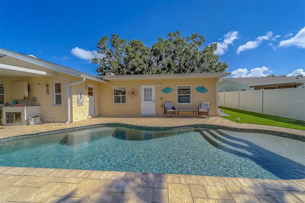 For Rent: $8,000 (3 beds, 2 baths, 2083 Square Feet)