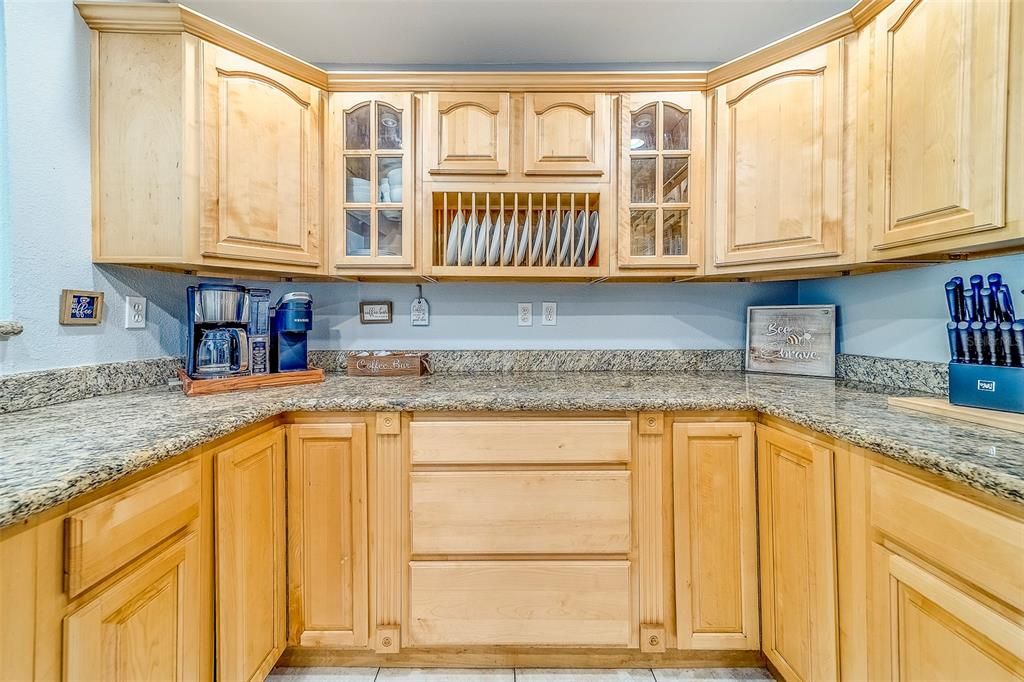 For Rent: $8,000 (3 beds, 2 baths, 2083 Square Feet)