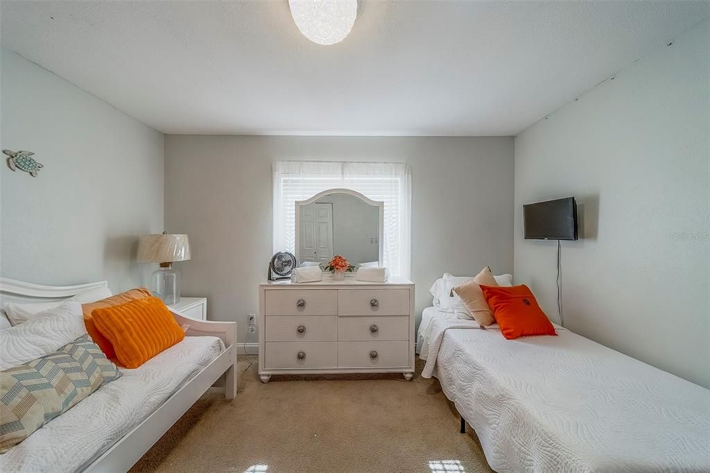 For Rent: $8,000 (3 beds, 2 baths, 2083 Square Feet)