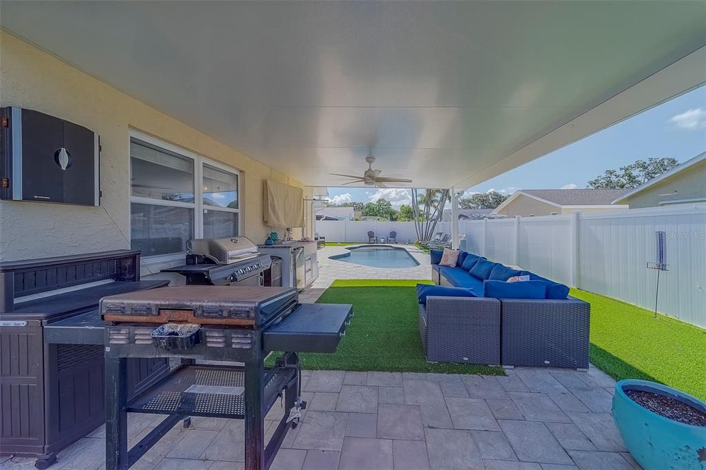 For Rent: $8,000 (3 beds, 2 baths, 2083 Square Feet)