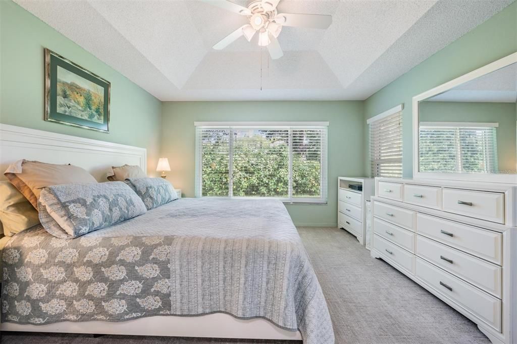 Activo con contrato: $379,900 (3 camas, 2 baños, 1646 Pies cuadrados)