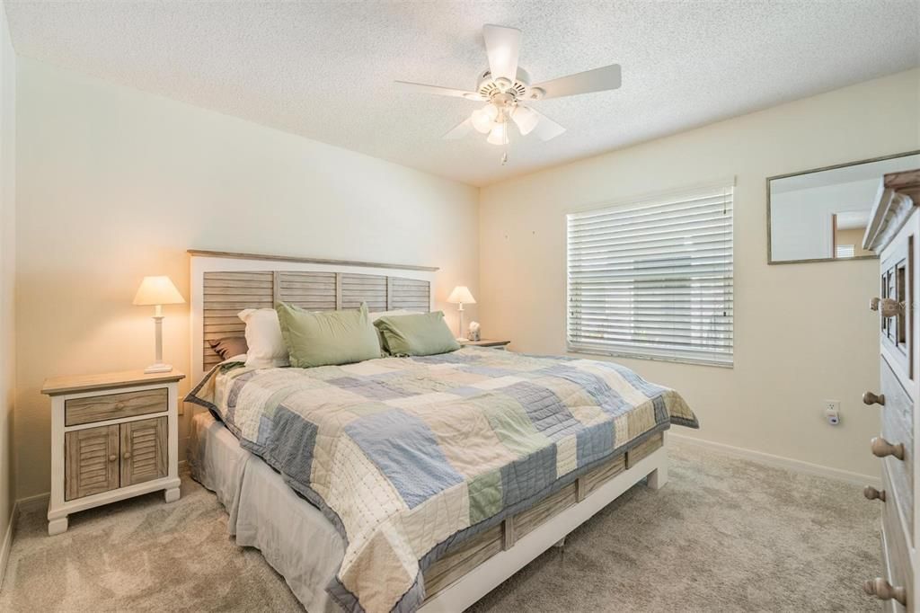 Activo con contrato: $379,900 (3 camas, 2 baños, 1646 Pies cuadrados)