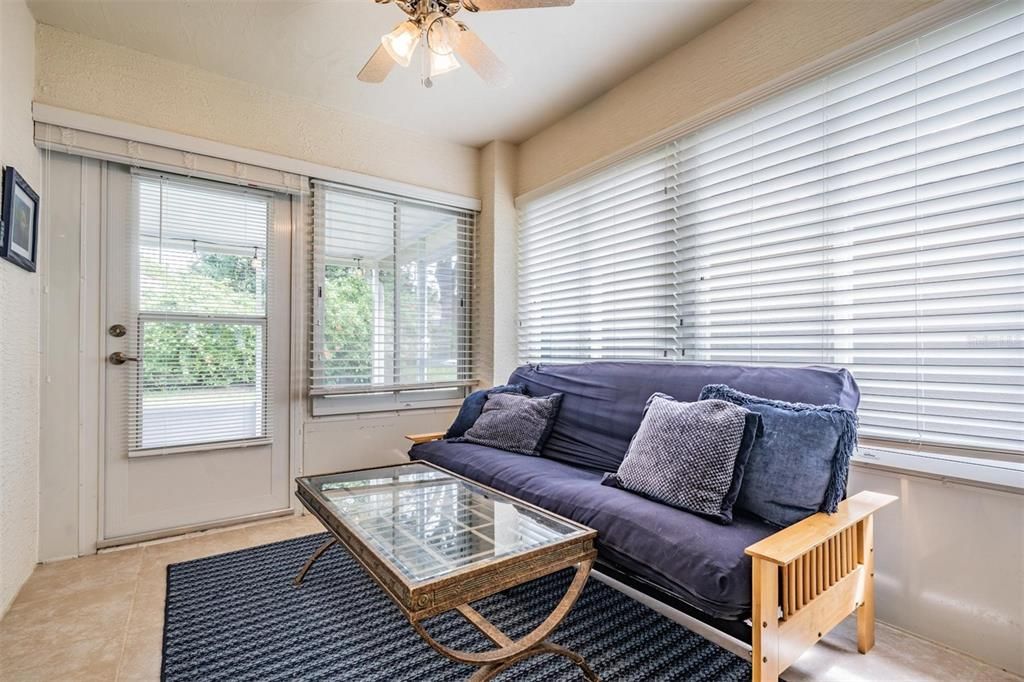 Activo con contrato: $379,900 (3 camas, 2 baños, 1646 Pies cuadrados)