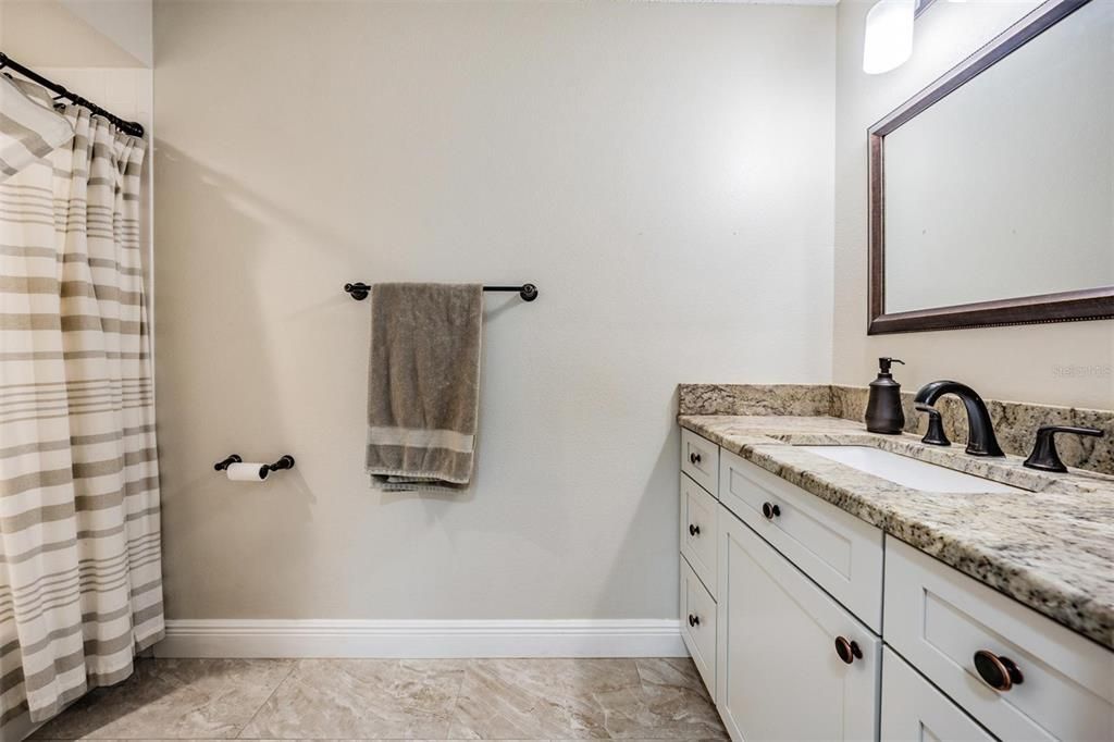 Activo con contrato: $379,900 (3 camas, 2 baños, 1646 Pies cuadrados)