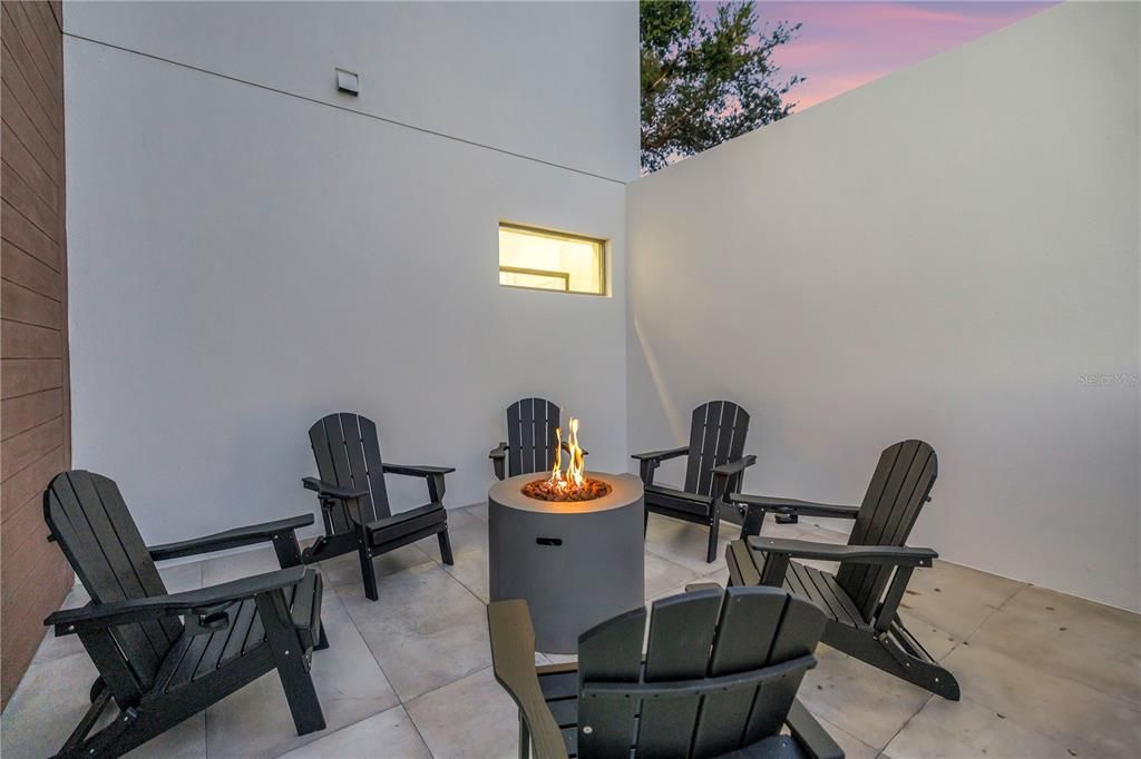 В аренду: $20,000 (6 спален, 6 ванн, 3677 Квадратных фут)