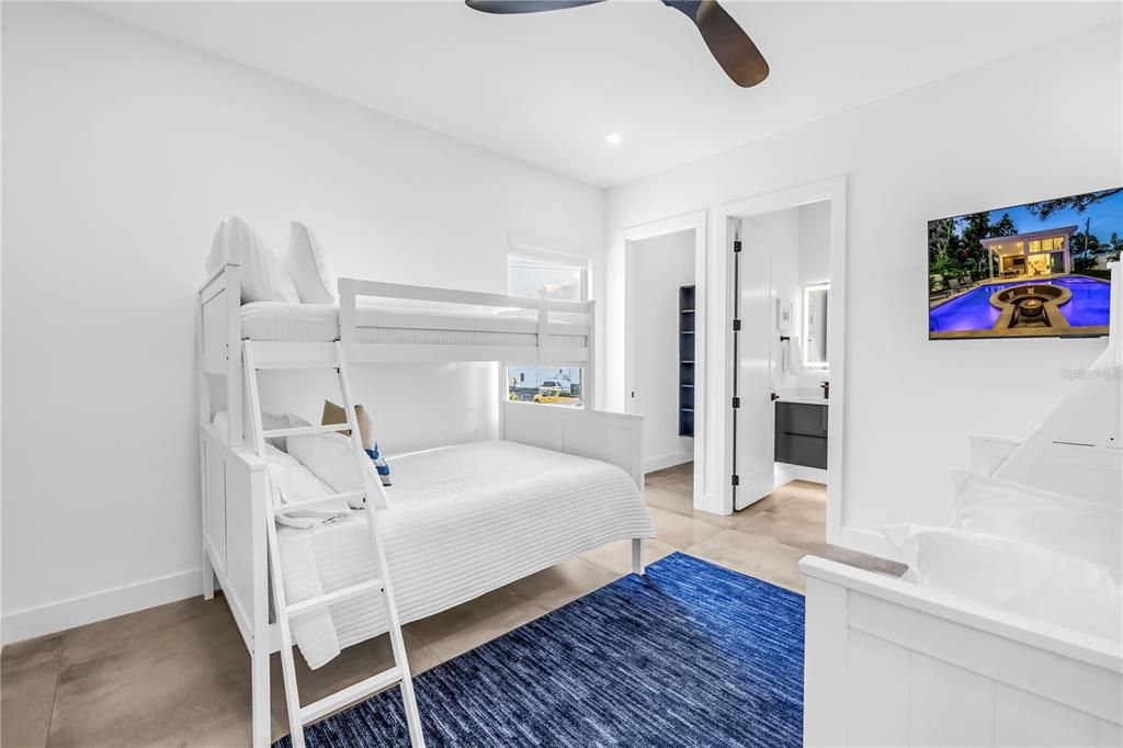 В аренду: $20,000 (6 спален, 6 ванн, 3677 Квадратных фут)