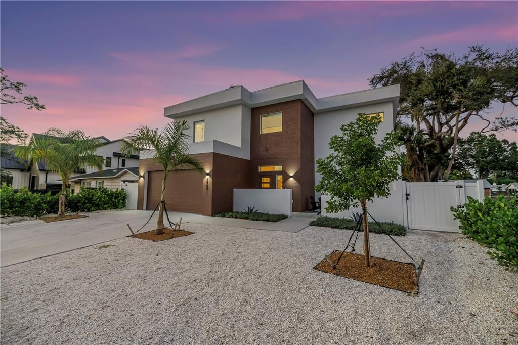 В аренду: $20,000 (6 спален, 6 ванн, 3677 Квадратных фут)