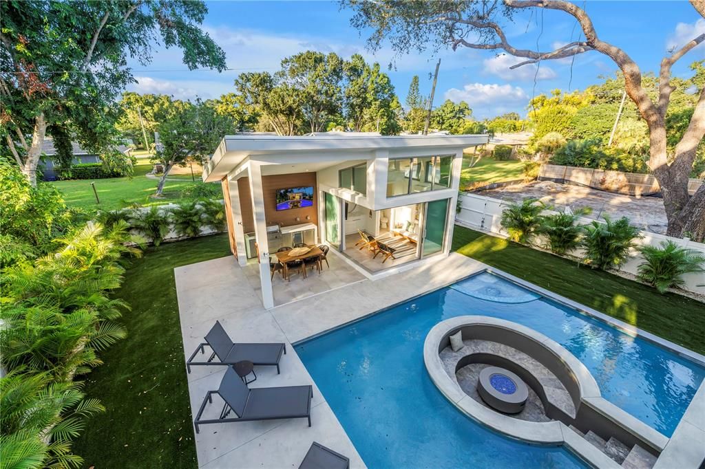 В аренду: $20,000 (6 спален, 6 ванн, 3677 Квадратных фут)