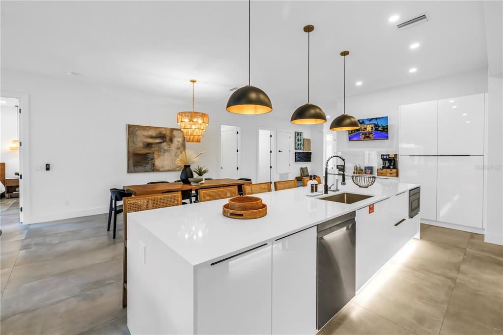 В аренду: $20,000 (6 спален, 6 ванн, 3677 Квадратных фут)