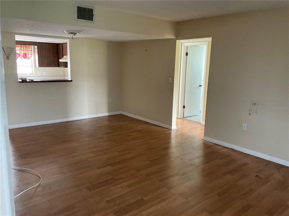 For Rent: $1,200 (2 beds, 1 baths, 900 Square Feet)