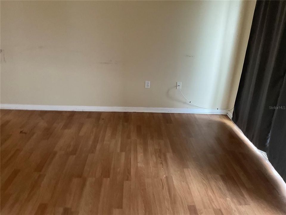 For Rent: $1,200 (2 beds, 1 baths, 900 Square Feet)