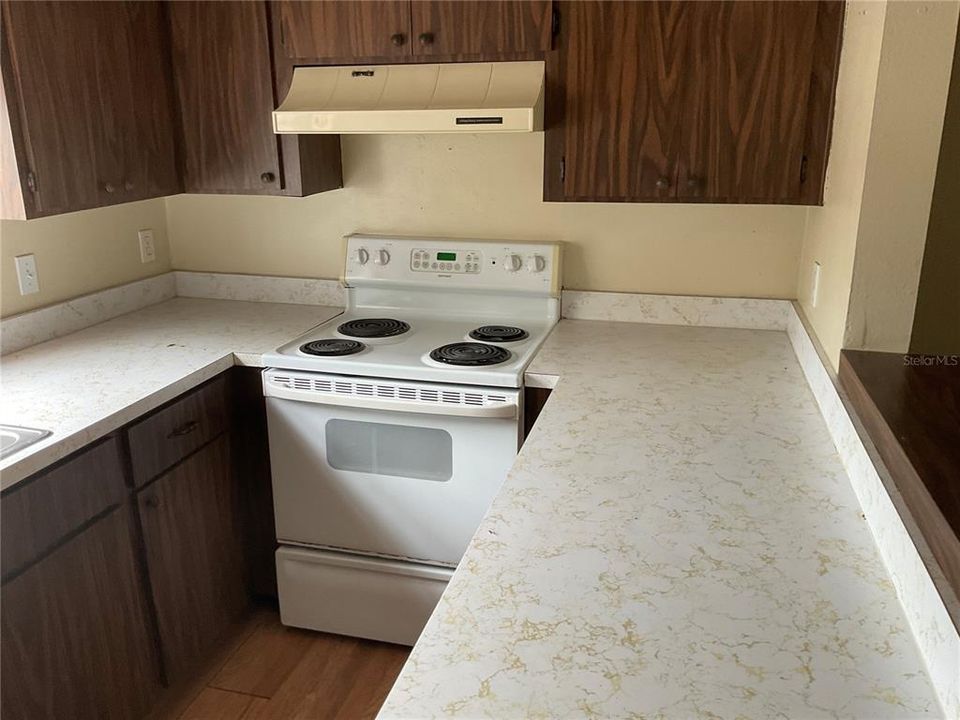 For Rent: $1,200 (2 beds, 1 baths, 900 Square Feet)
