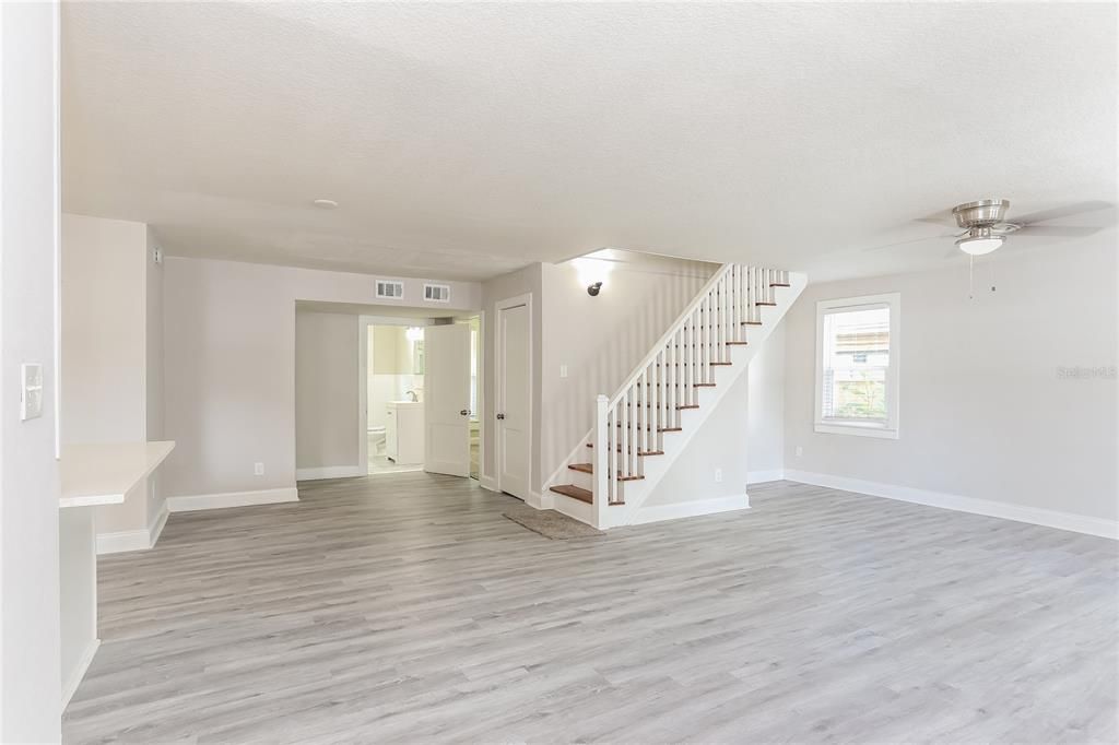 En Venta: $329,900 (4 camas, 2 baños, 2448 Pies cuadrados)