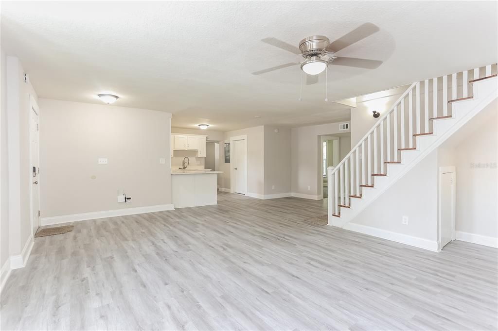 En Venta: $329,900 (4 camas, 2 baños, 2448 Pies cuadrados)