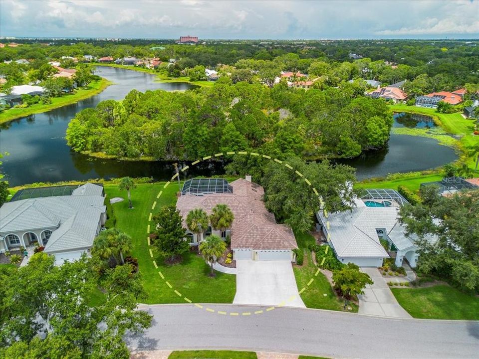 Conveniently situated in the gated community of Deer Creek on Palmer Ranch. Nearby Legacy Trail for bike riding, Costco, restaurants and shopping.