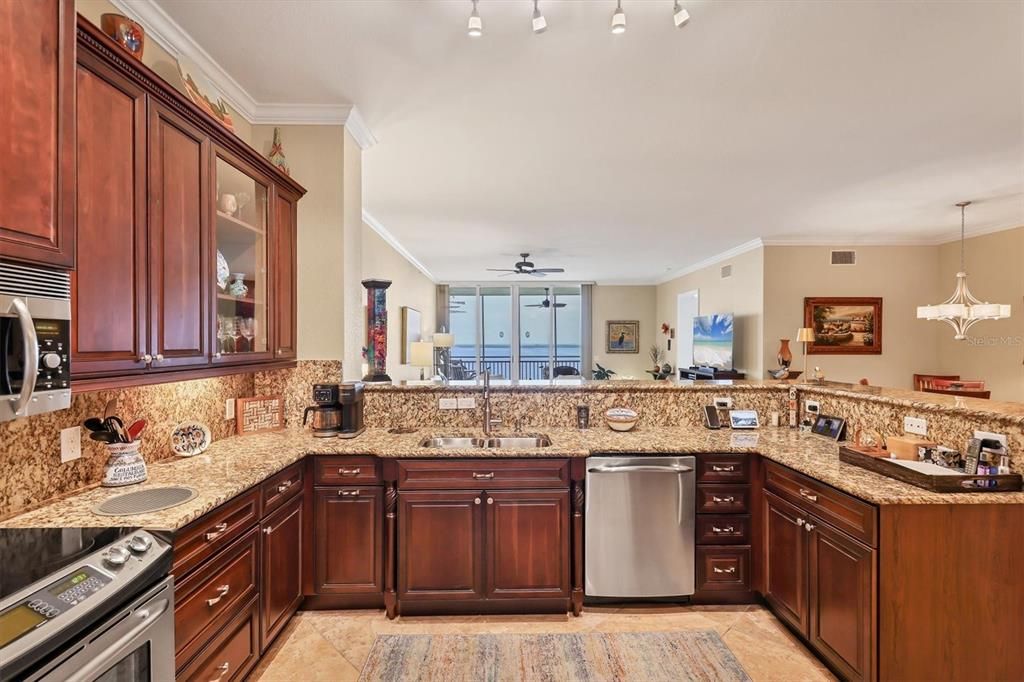 En Venta: $900,000 (3 camas, 2 baños, 2553 Pies cuadrados)