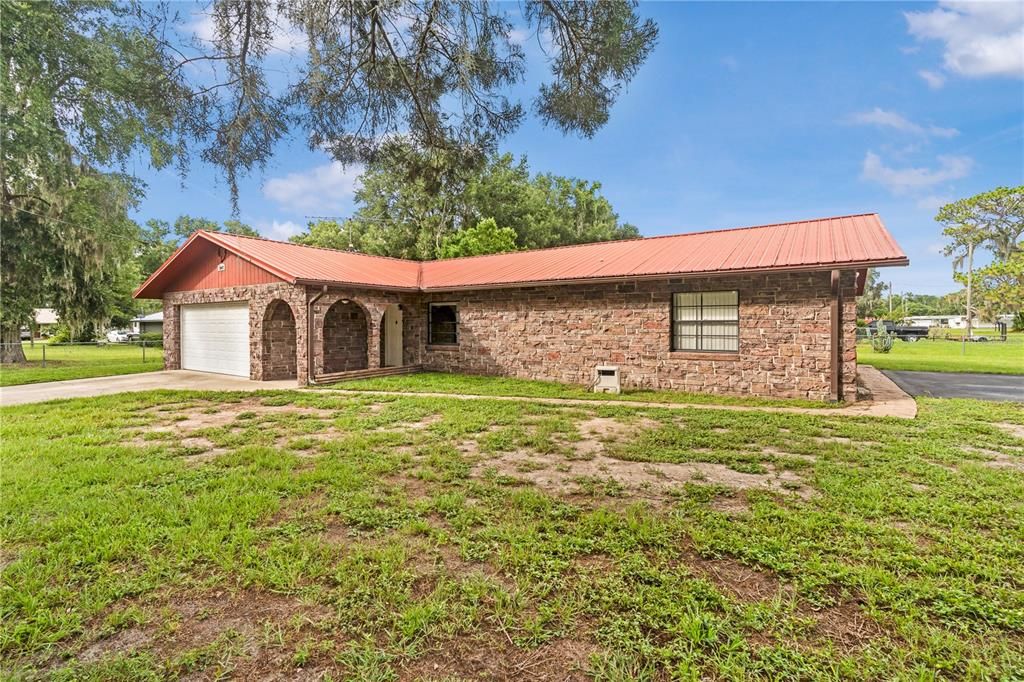 For Sale: $229,900 (2 beds, 2 baths, 1463 Square Feet)