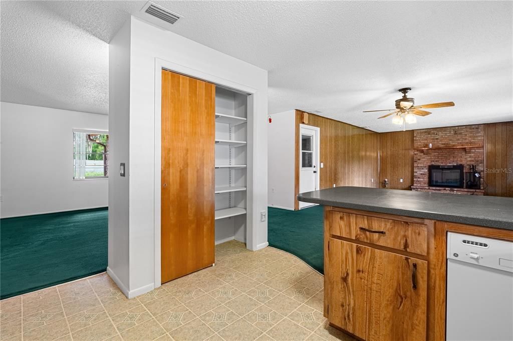 For Sale: $229,900 (2 beds, 2 baths, 1463 Square Feet)