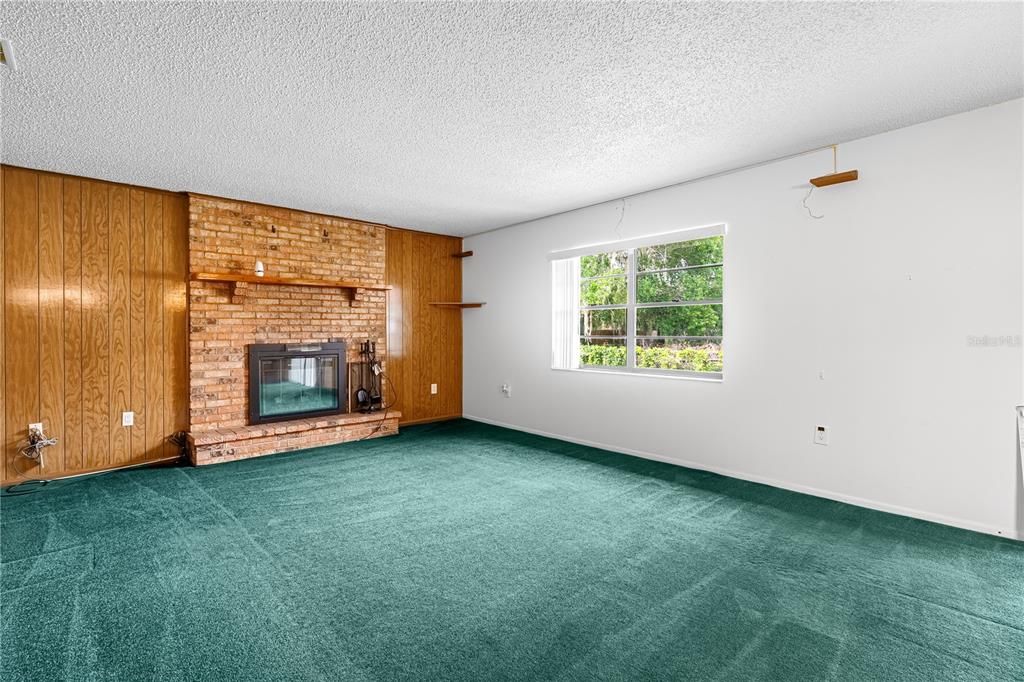 For Sale: $229,900 (2 beds, 2 baths, 1463 Square Feet)