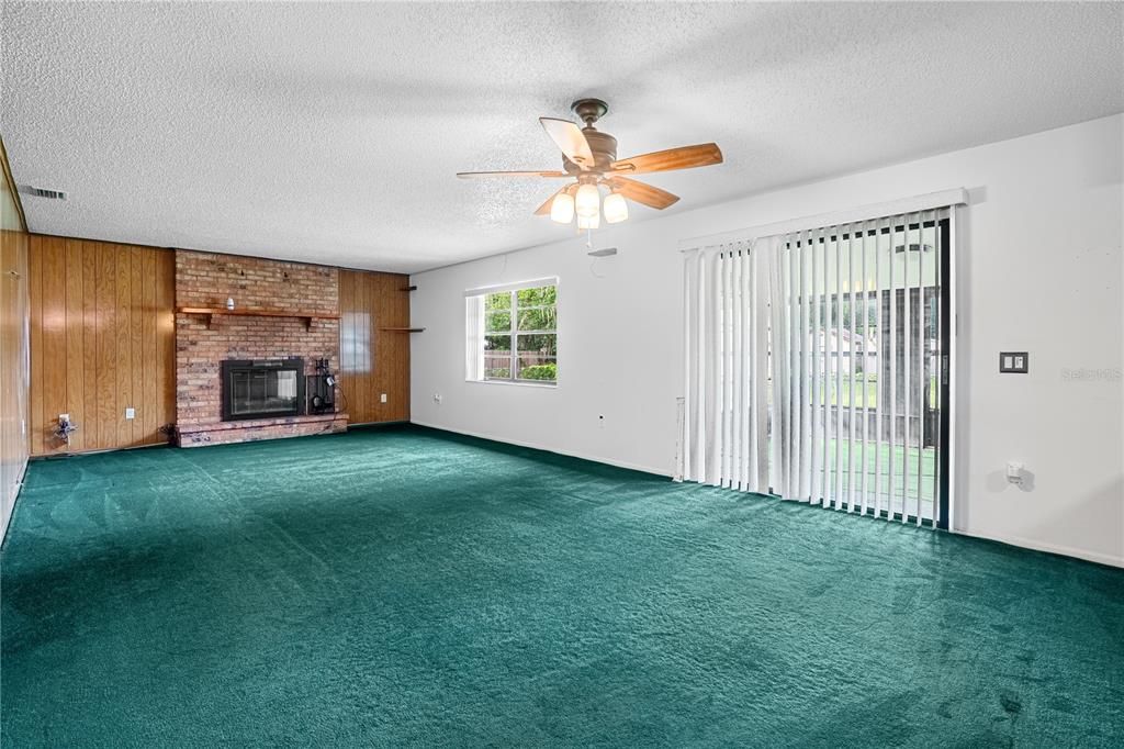 For Sale: $229,900 (2 beds, 2 baths, 1463 Square Feet)