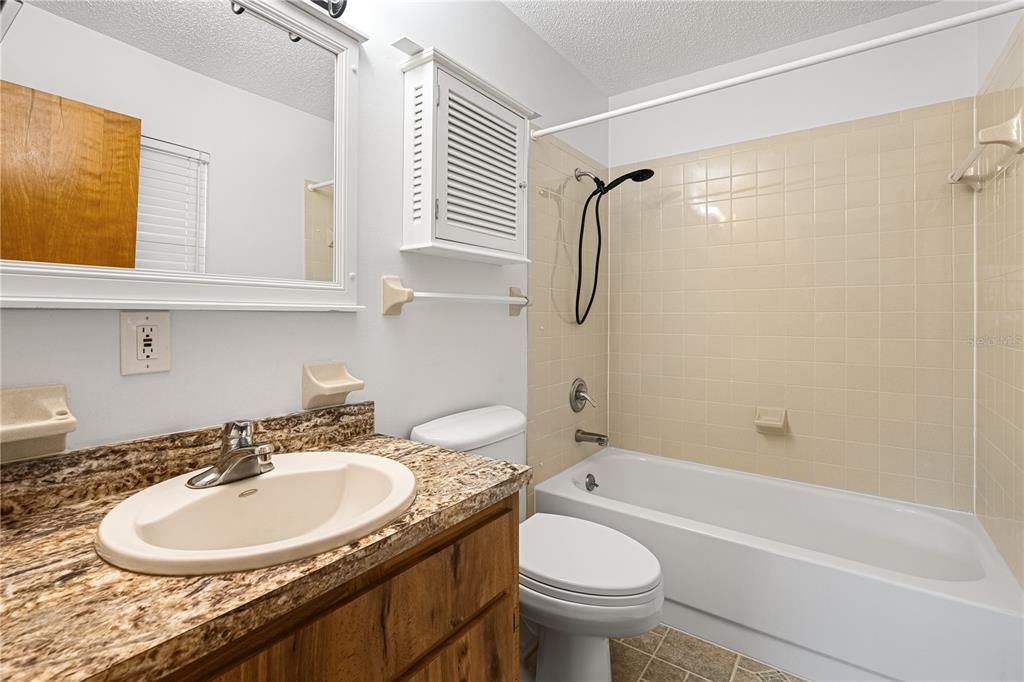 For Sale: $229,900 (2 beds, 2 baths, 1463 Square Feet)