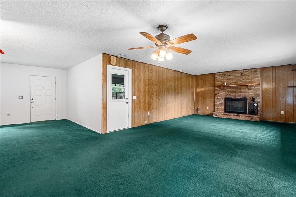 For Sale: $229,900 (2 beds, 2 baths, 1463 Square Feet)