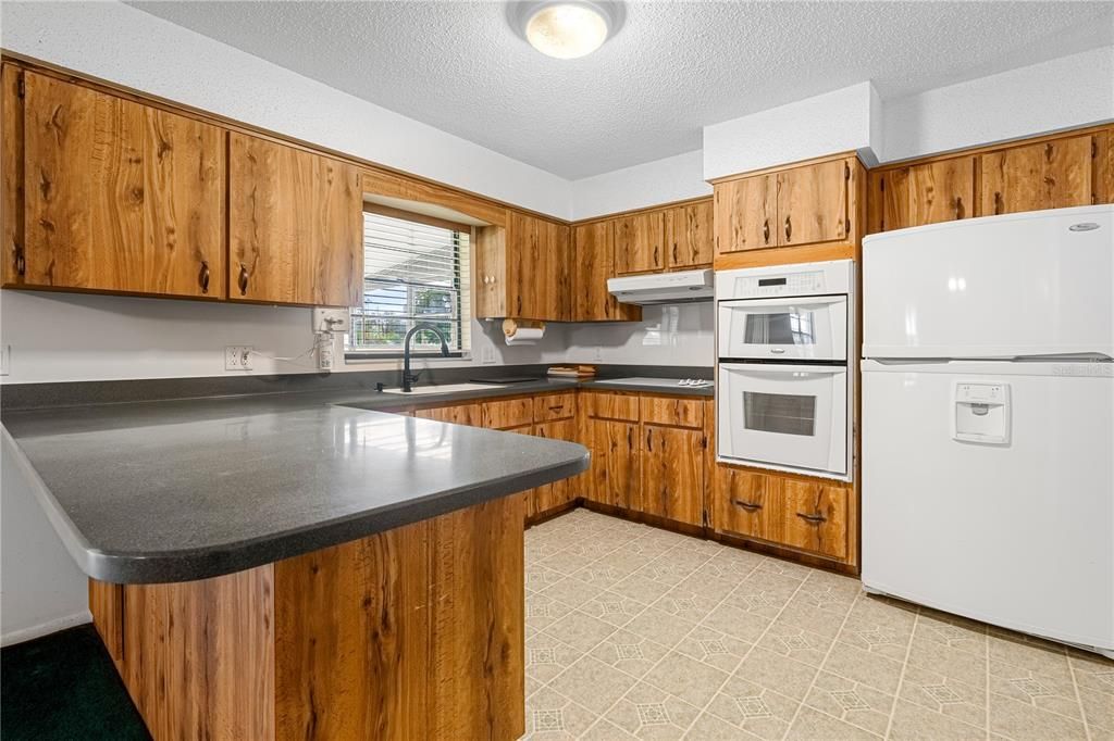 For Sale: $229,900 (2 beds, 2 baths, 1463 Square Feet)