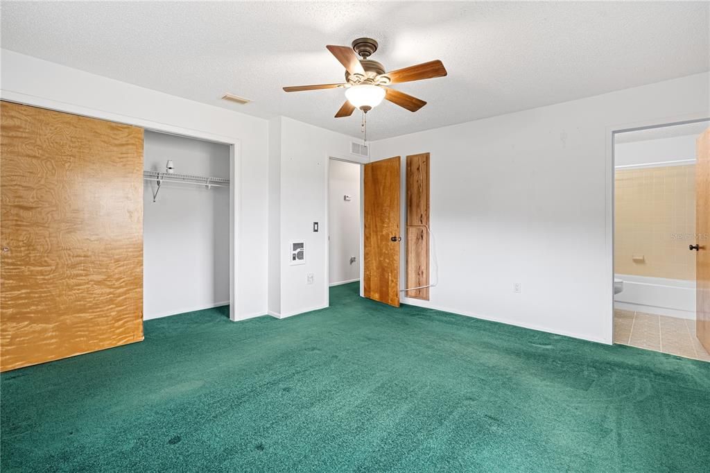 For Sale: $229,900 (2 beds, 2 baths, 1463 Square Feet)