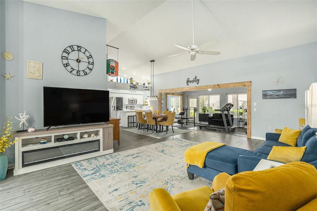 Active With Contract: $248,000 (2 beds, 2 baths, 1552 Square Feet)