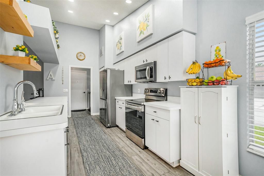 Active With Contract: $248,000 (2 beds, 2 baths, 1552 Square Feet)