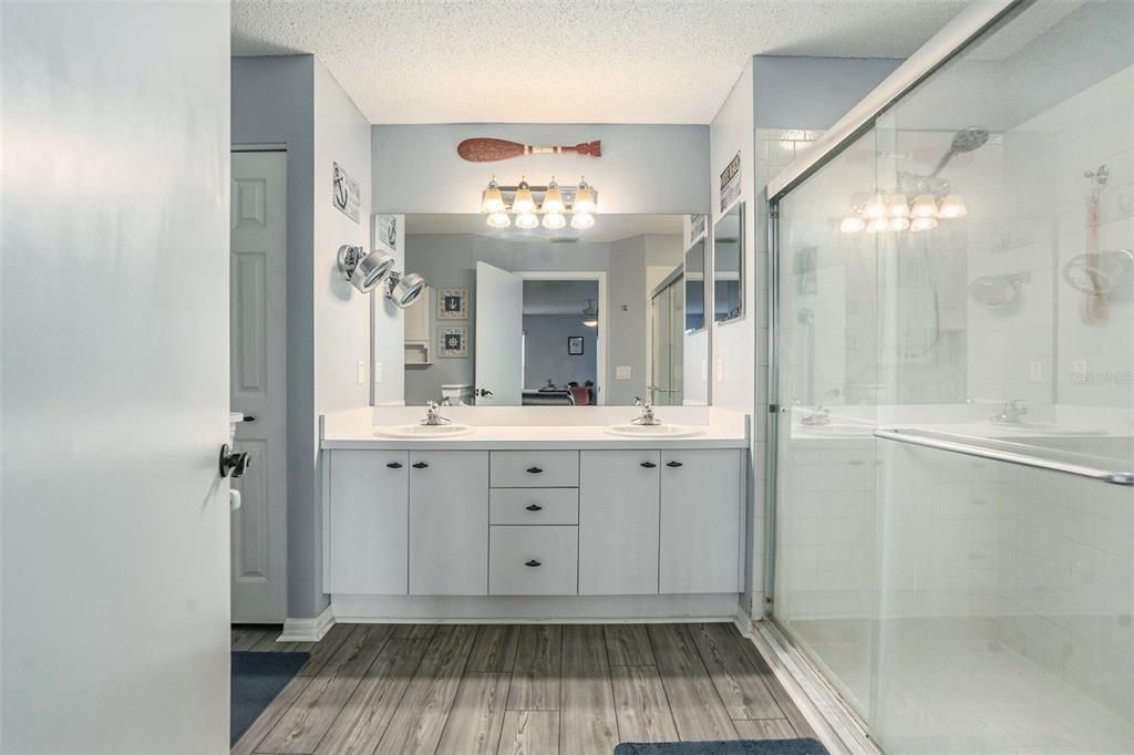 Active With Contract: $248,000 (2 beds, 2 baths, 1552 Square Feet)