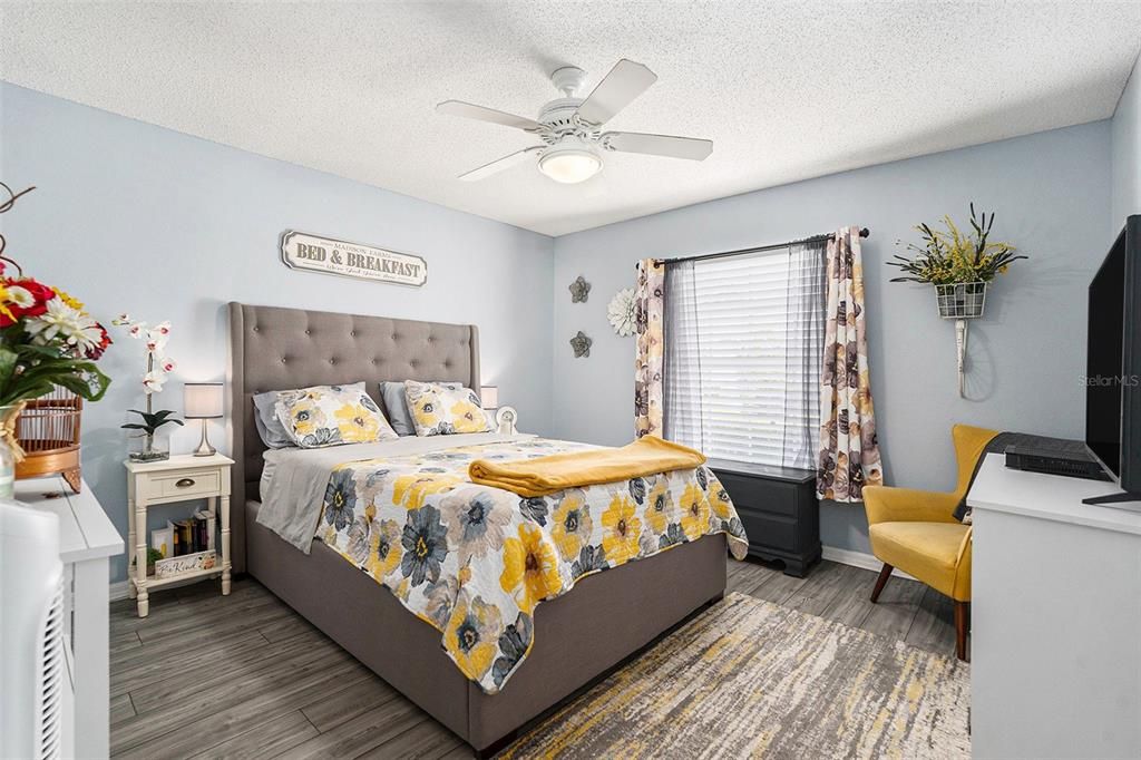 Active With Contract: $248,000 (2 beds, 2 baths, 1552 Square Feet)