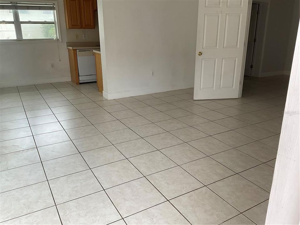 For Rent: $1,500 (1 beds, 1 baths, 700 Square Feet)