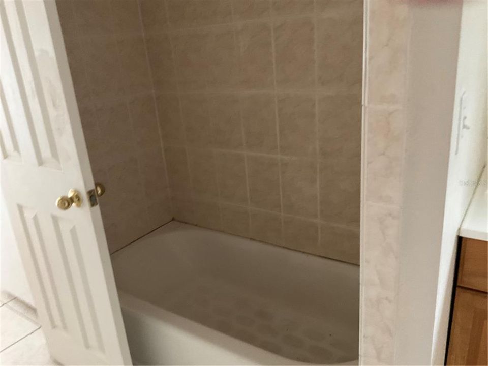 For Rent: $1,500 (1 beds, 1 baths, 700 Square Feet)