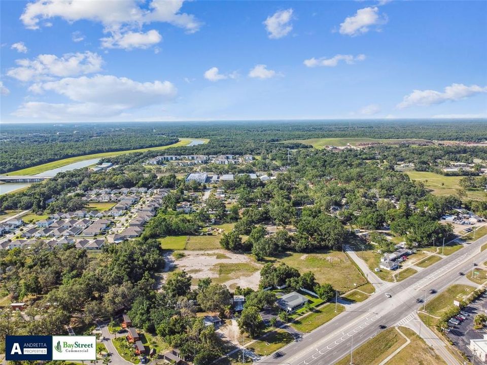 Под контрактом: $2,199,900 (4.62 acres)