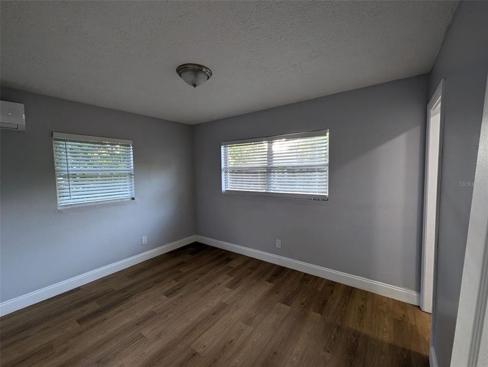 На продажу: $250,000 (4 спален, 2 ванн, 1400 Квадратных фут)