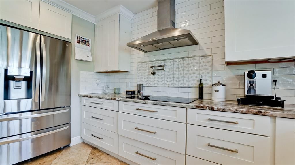 合同活跃: $1,095,000 (4 贝兹, 3 浴室, 2604 平方英尺)