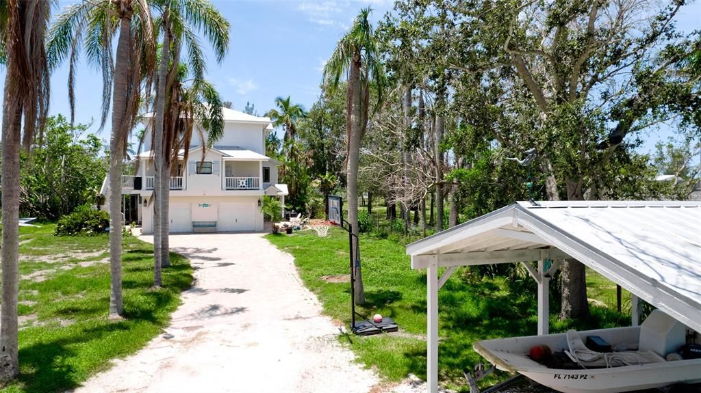 合同活跃: $1,095,000 (4 贝兹, 3 浴室, 2604 平方英尺)