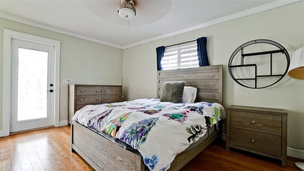 合同活跃: $1,095,000 (4 贝兹, 3 浴室, 2604 平方英尺)