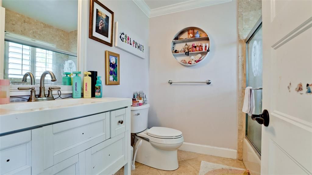 合同活跃: $1,095,000 (4 贝兹, 3 浴室, 2604 平方英尺)