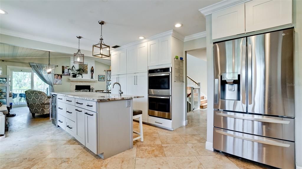 合同活跃: $1,095,000 (4 贝兹, 3 浴室, 2604 平方英尺)