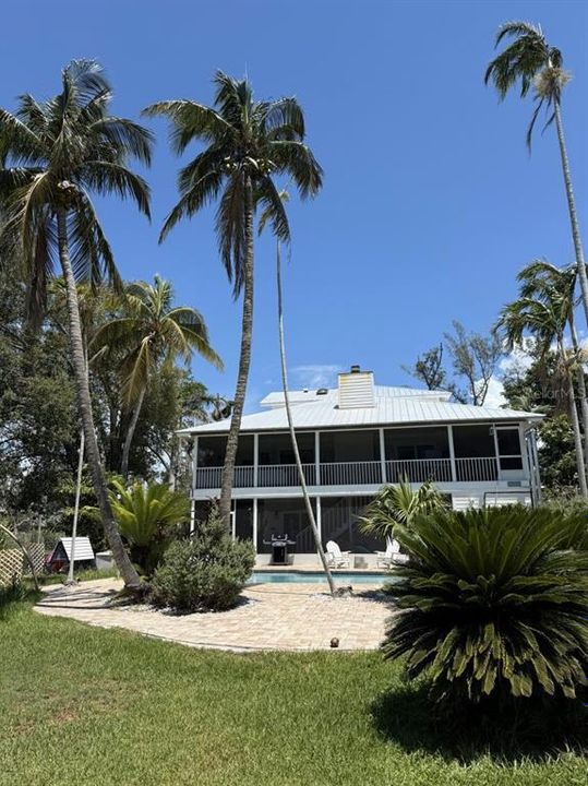 合同活跃: $1,095,000 (4 贝兹, 3 浴室, 2604 平方英尺)