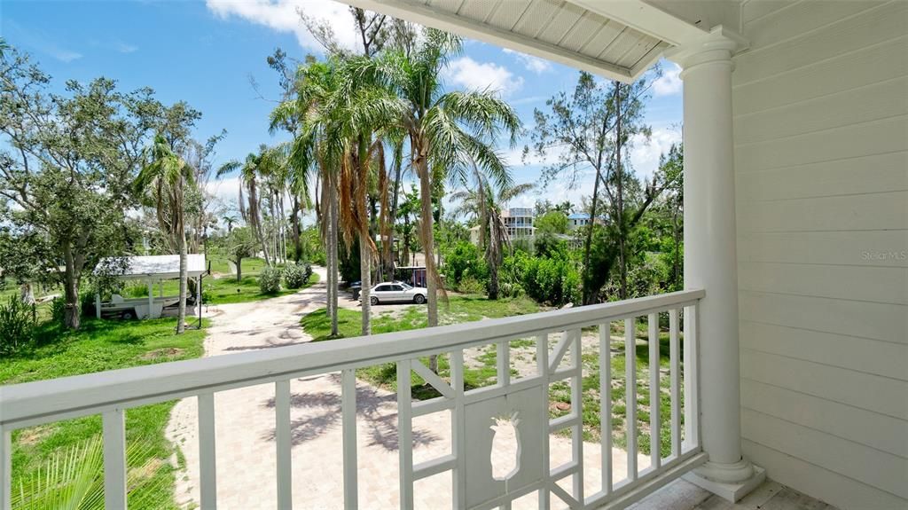 合同活跃: $1,095,000 (4 贝兹, 3 浴室, 2604 平方英尺)