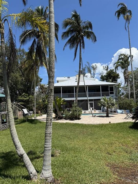 合同活跃: $1,095,000 (4 贝兹, 3 浴室, 2604 平方英尺)